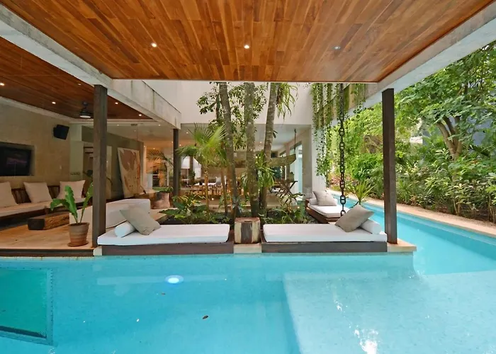 Villa Steps To With Staff In Playa