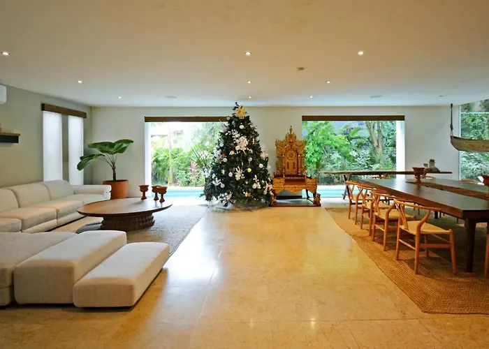 Steps To With Staff In Playa Villa